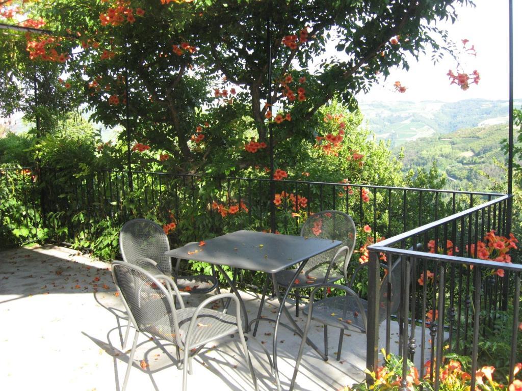 Agriturismo Cascina Serra Cossano Belbo Δωμάτιο φωτογραφία